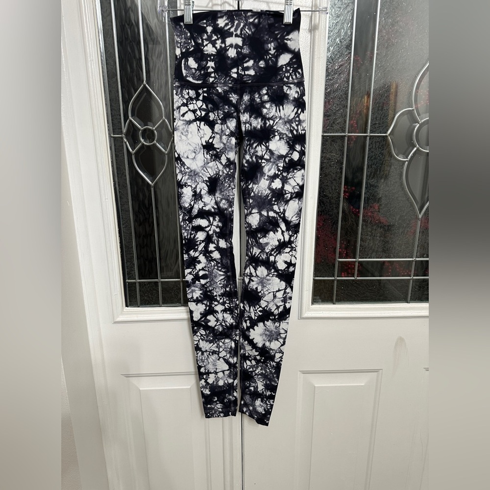Lululemon Wunder Under Pant (Hi-Rise) Shibori White Black 30” inseam size 2